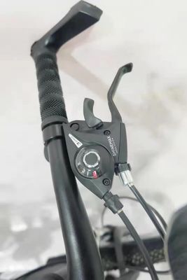 Een lichtgewicht 26 inch aluminium Road Bike met 21 versnellingen en 150 kg laadvermogen.