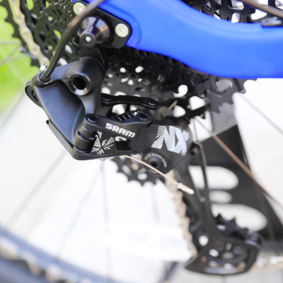 Lichte 29 inch Mountainbike met Carbon Fiber voorvork en YBN S12S keten
