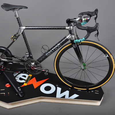 Zwarte draagbare powertrainer board voor indoor cycling training