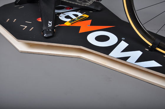 Zwarte draagbare powertrainer board voor indoor cycling training