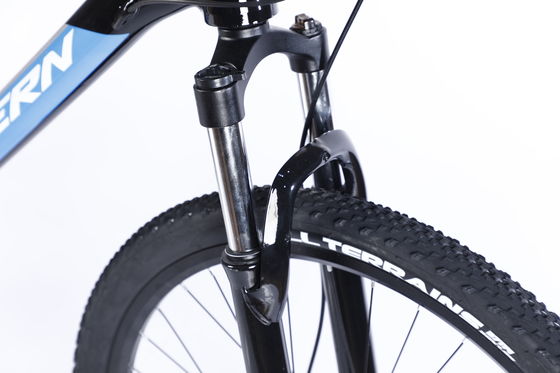 Grote vrouwen mountainbike set uitgerust met Al Cassette Hub en Double Wall Rim Hl