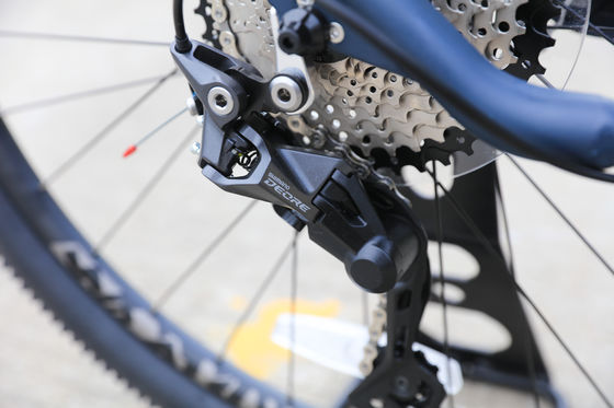 Verstelbare bergfiets voor volwassenen 13,9kg Fietsgewicht Voor- en achterschijfrem