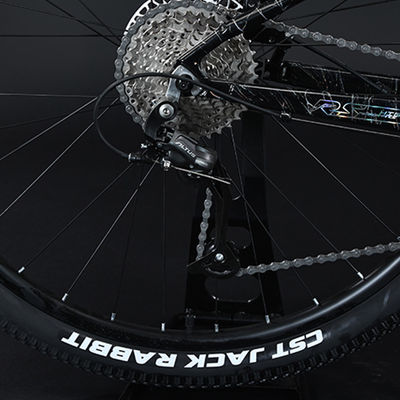 Speed Mountain Bike met aluminium stuur en Shimano hydraulisch remsysteem
