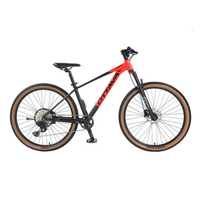 Carbonvezel bergfiets uitgerust met hydraulische schijfrem en staal ophangvork