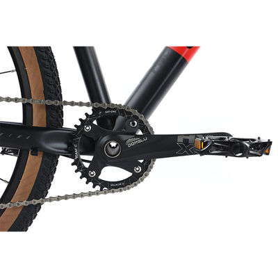 Carbonvezel bergfiets uitgerust met hydraulische schijfrem en staal ophangvork