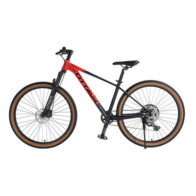 Carbonvezel bergfiets uitgerust met hydraulische schijfrem en staal ophangvork